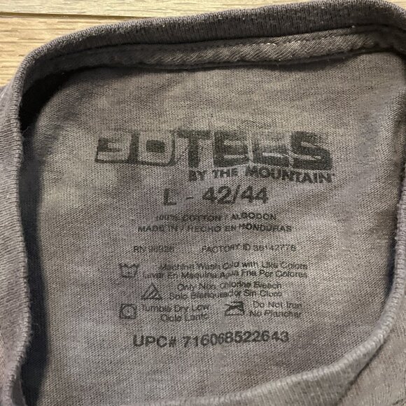 The Mountain Wolf Face Graphic T Shirt Adult SZ LARGE Gray Tie Dye Wildlife 2014 - Picture 8 of 9